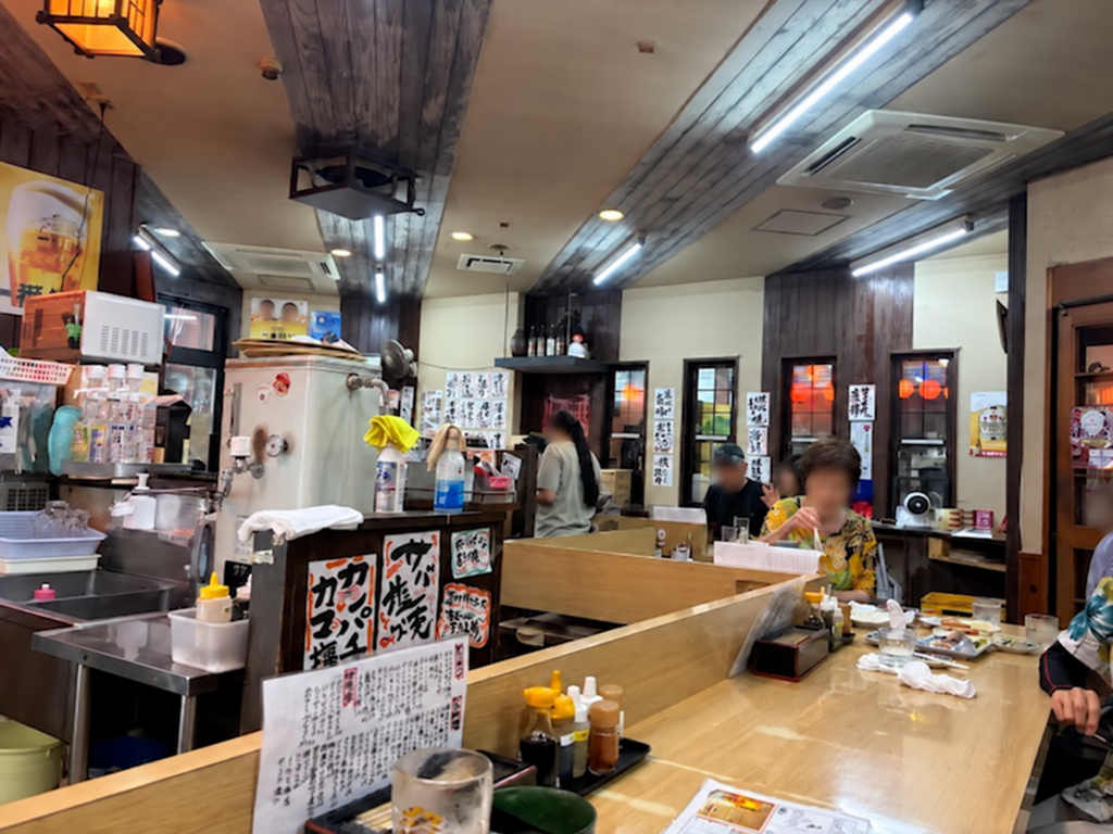 たかさごの1階カウンター席